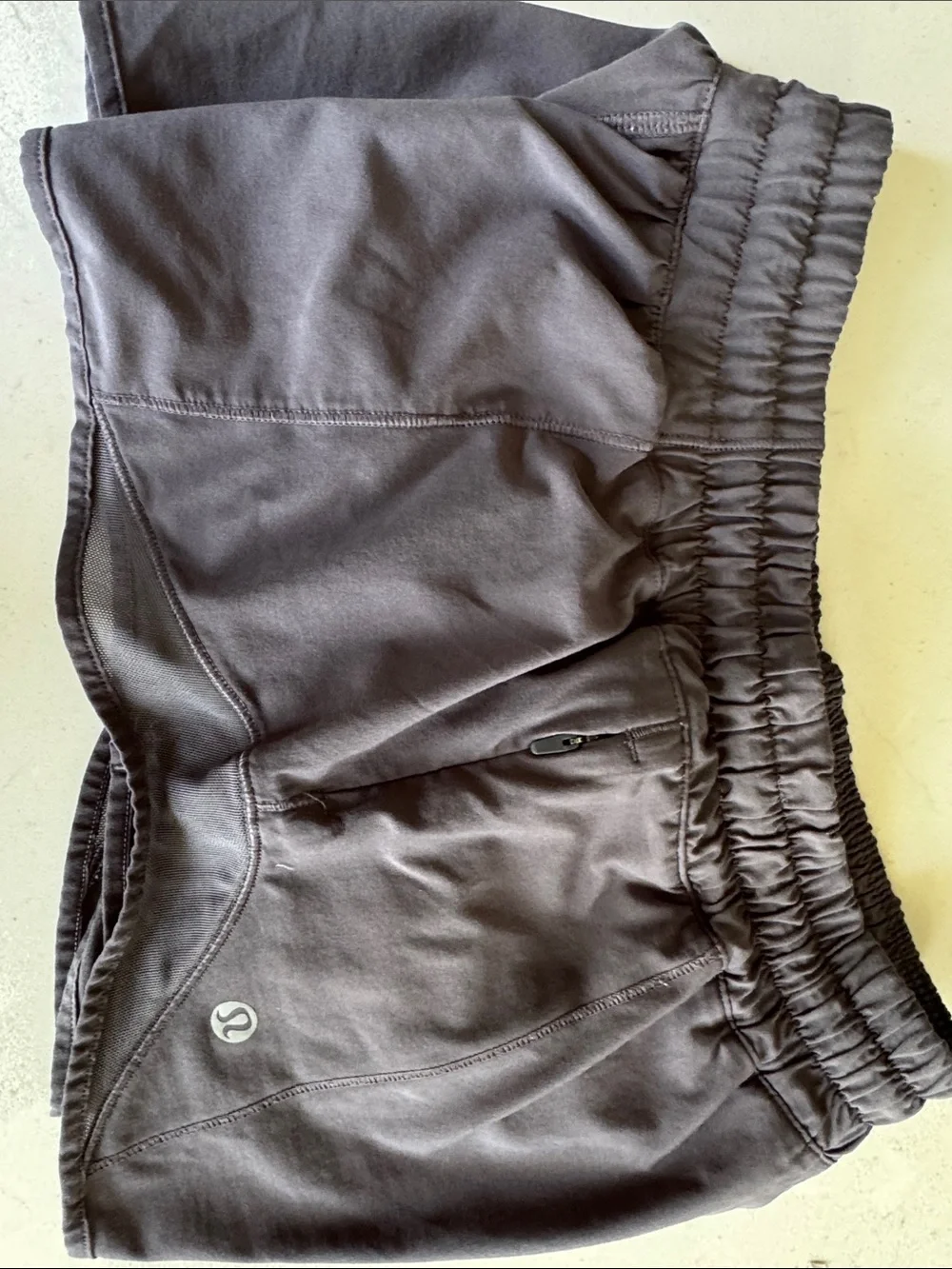 lululemon athletica Women’s Slate Gray Elastic-Waist Athletic Shorts size 4- 2.5